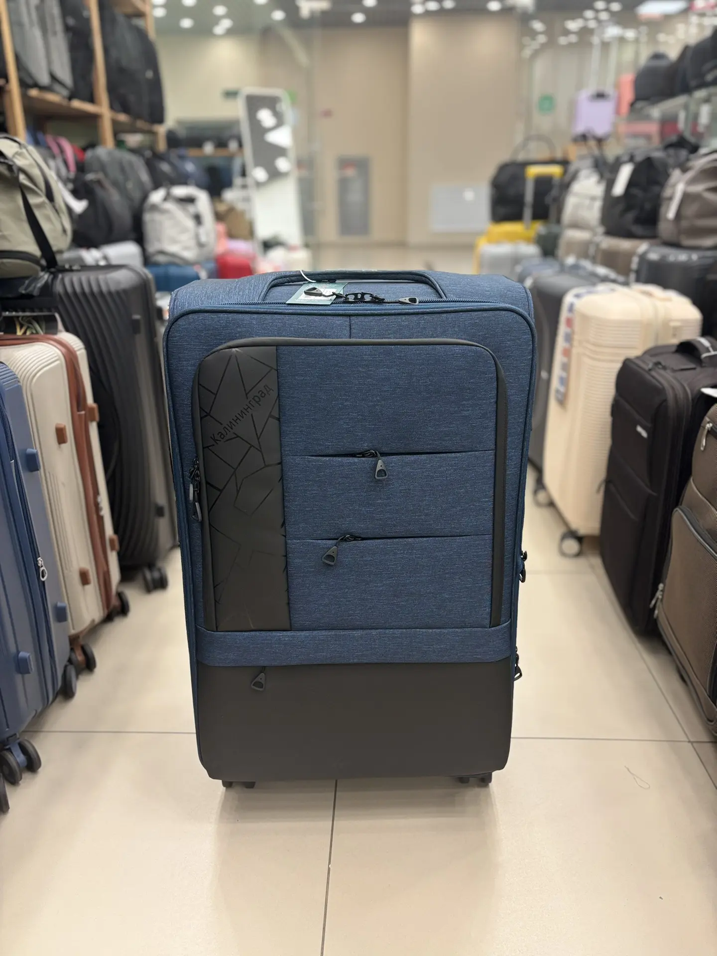 Тканевый чемодан XL, синий, 120 л, пример размера XL в магазине Сумки 16 в Казани